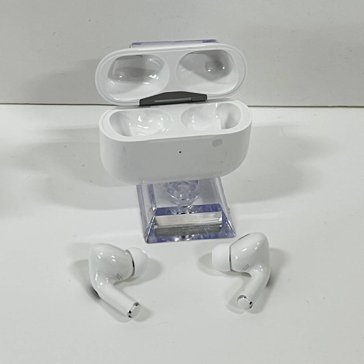 06w9731☆1円~ Apple AirPods Pro 第2世代 MagSafe充電ケース 06w9731☆1円~ Apple AirPods Pro 第2世代 MagSafe充電ケース