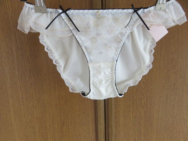 【新品】 tutu anna刺繍レースフリルショーツ　M　白系_画像1