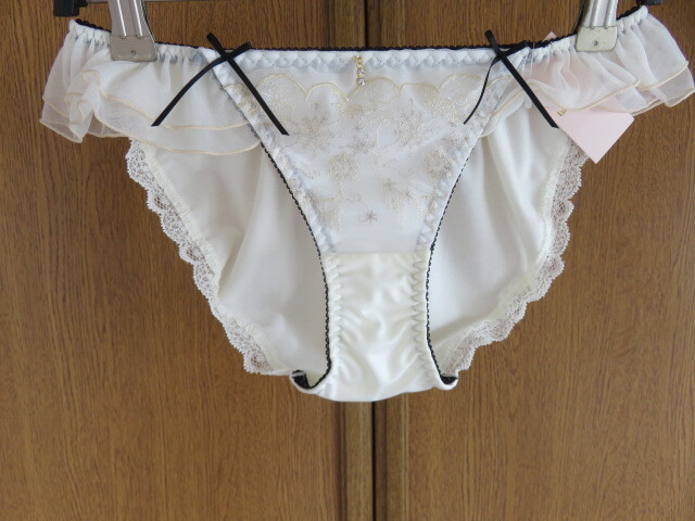 【新品】 tutu anna刺繍レースフリルショーツ　M　白系_画像4