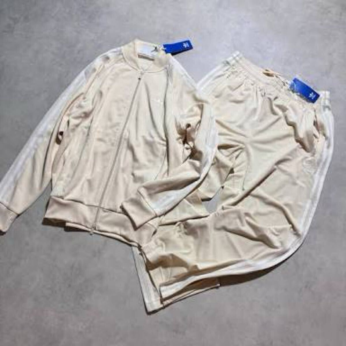 新品 XLsize アディダス 上下セット ジャージ トラック 新品 XLsize アディダス 上下セット ジャージ トラック