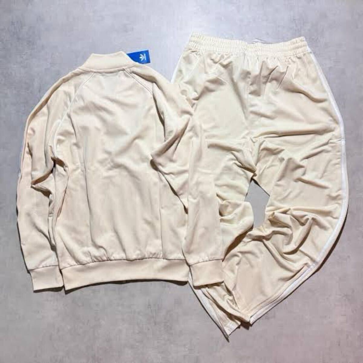 新品 XLsize アディダス 上下セット ジャージ トラック 新品 XLsize アディダス 上下セット ジャージ トラック