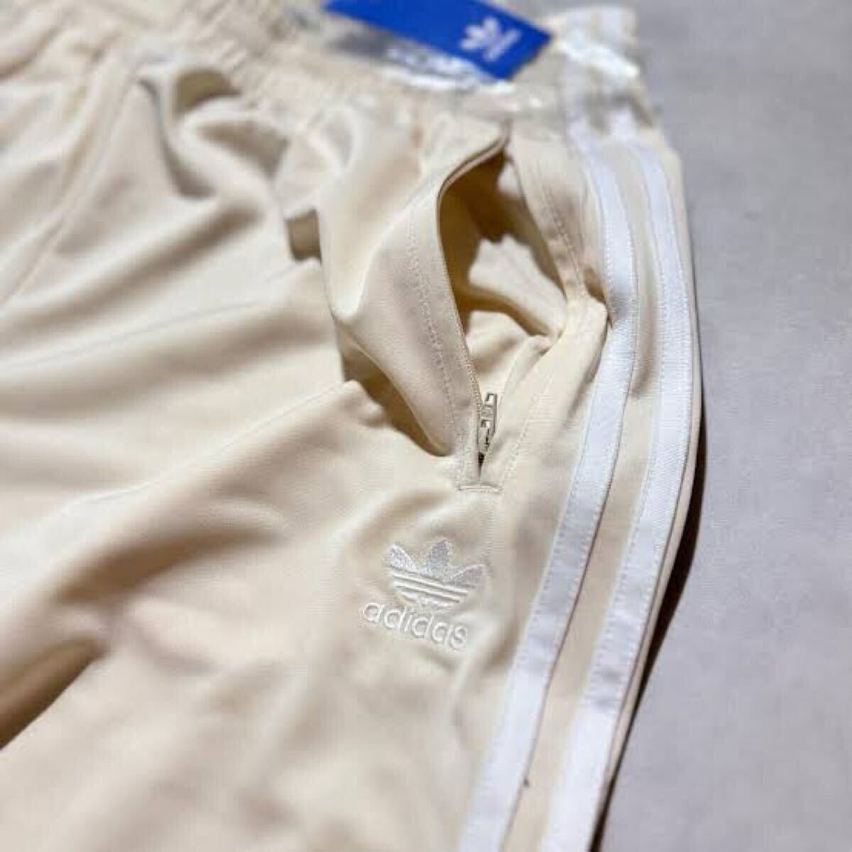 新品 XLsize アディダス 上下セット ジャージ トラック 新品 XLsize アディダス 上下セット ジャージ トラック