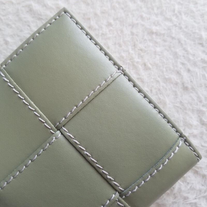 新品 BOTTEGA VENETA ボッテガヴェネタ ステッチ カセット 新品 BOTTEGA VENETA ボッテガヴェネタ ステッチ カセット