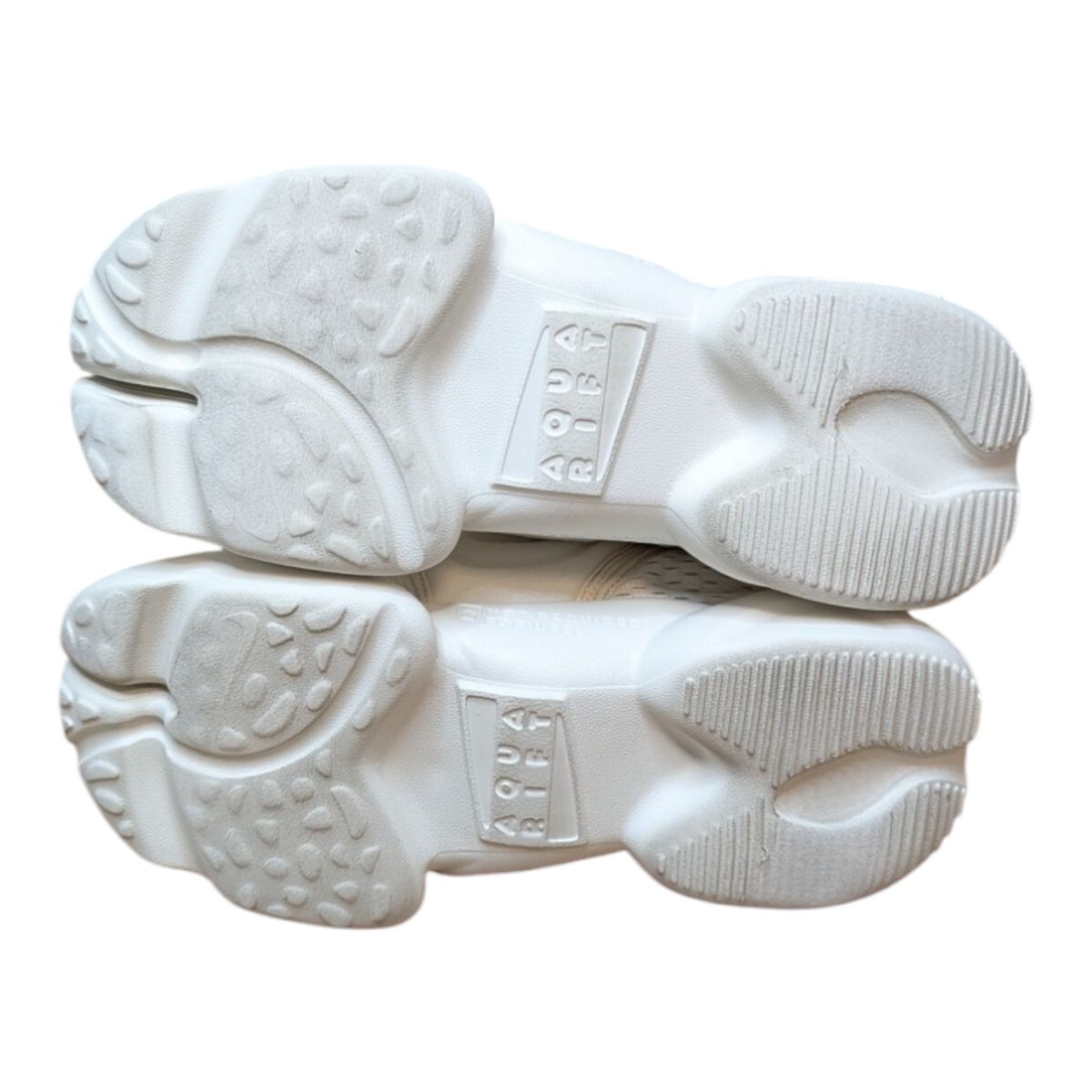 NIKE AQUA RIFT ナイキ アクアリフト 24cm ホワイト レディース NIKE AQUA RIFT ナイキ アクアリフト 24cm ホワイト レディース