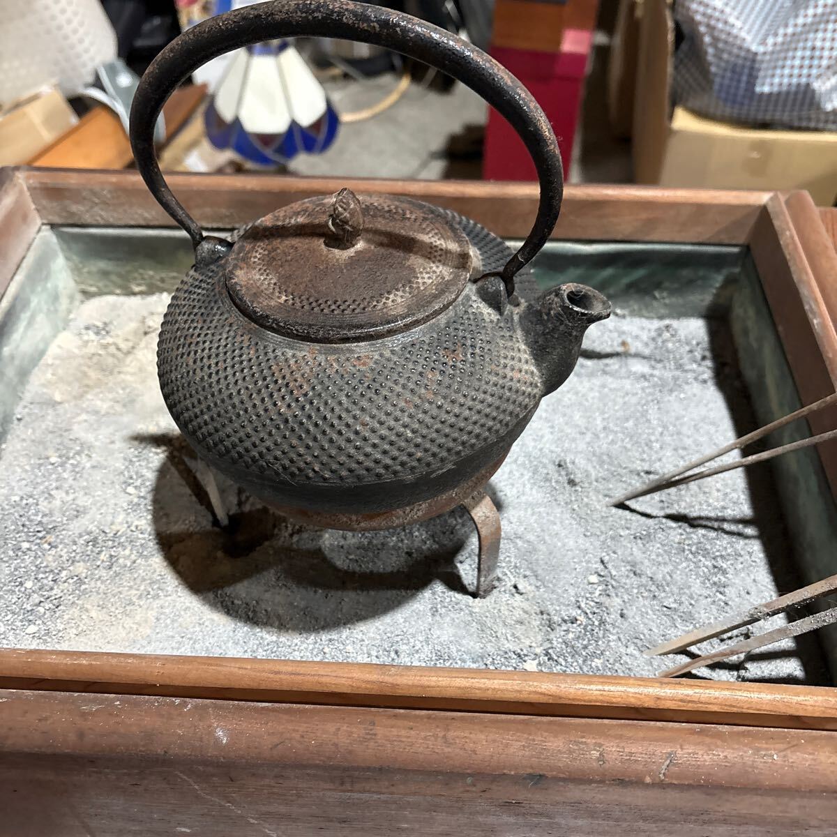 火鉢 鉄瓶 キセル 鉄器 アンティーク 昭和レトロ 火鉢サイズ横約 火鉢 鉄瓶 キセル 鉄器 アンティーク 昭和レトロ 火鉢サイズ横約