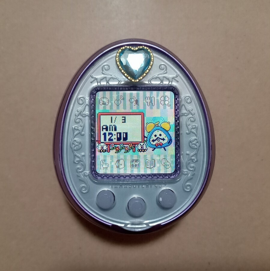 美品】たまごっち 4U+ anniversary ver パールパープル 美品】たまごっち 4U+ anniversary ver パールパープル