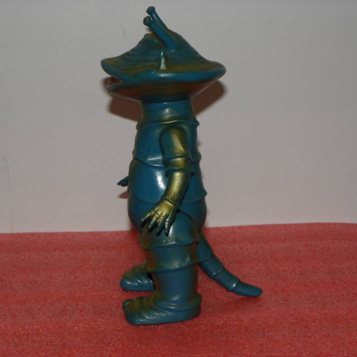 Yahoo!オークション - ビンテージソフビ怪獣 カネゴン