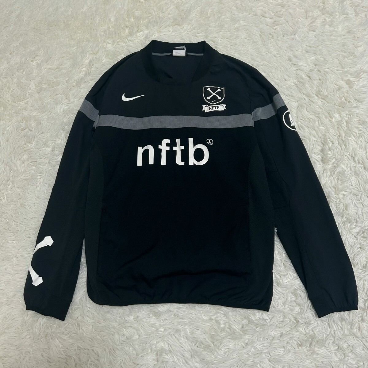 NIKE ナイキ　トップス　　サッカー　ユニフォーム　ナイロンウェア　スポーツウェアブラック　サイズL ウインドブレーカー