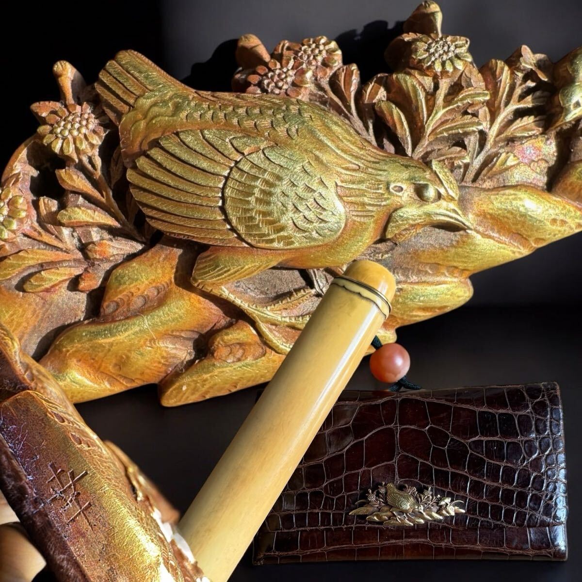希少品】煙管入れ 煙草筒セット 本革ワニ革? 精緻な彫金細工 希少品】煙管入れ 煙草筒セット 本革ワニ革? 精緻な彫金細工