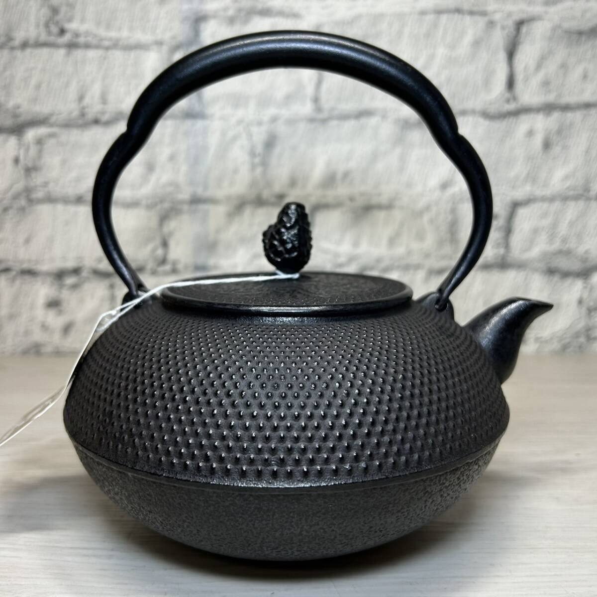 YH-2225】未使用保管品 本場盛岡岩鋳 南部鉄器 平六アラレ 14型 YH-2225】未使用保管品 本場盛岡岩鋳 南部鉄器 平六アラレ 14型