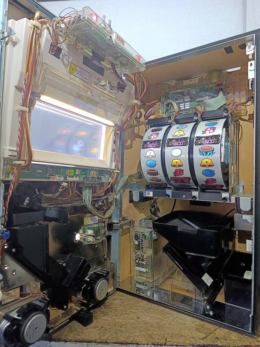 ☆ ロデオ 新鬼武者Z 不要機つき実機 5号機 初代 ☆(パチスロ ☆ ロデオ 新鬼武者Z 不要機つき実機 5号機 初代 ☆(パチスロ