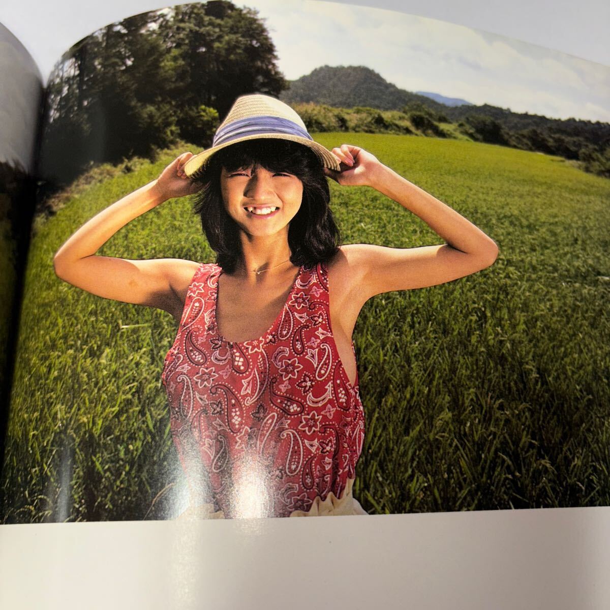 可愛かずみ写真集「ふり向かないで」 ワニブックス 小沢忠恭 可愛かずみ写真集「ふり向かないで」 ワニブックス 小沢忠恭