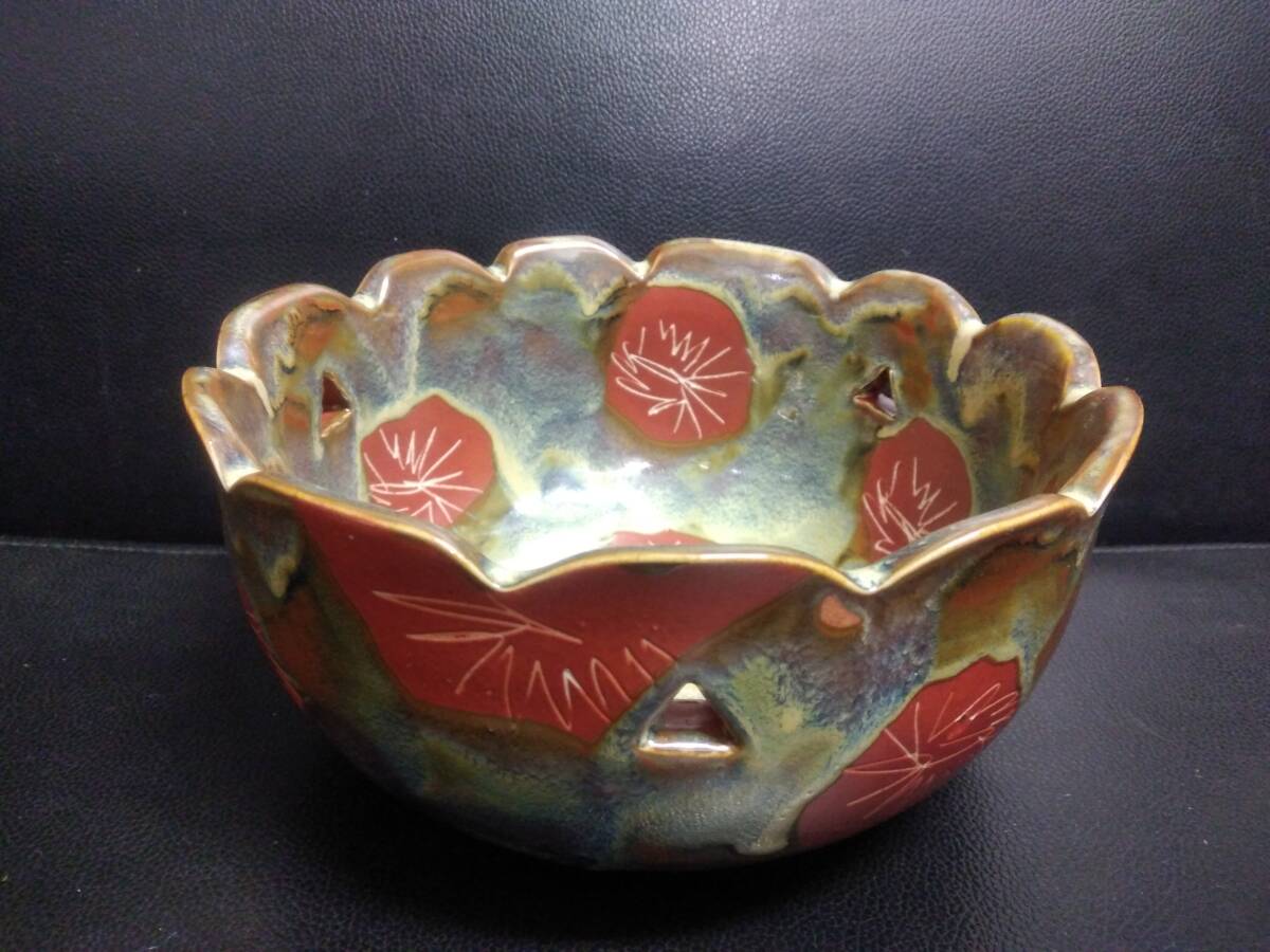 《食器》銘無「陶磁器：ほおずきのような模様 菓子鉢」 高さ：約10.3cm・口直径：約19.9cm ホオズキ 菓子器 大鉢 和食器_画像1