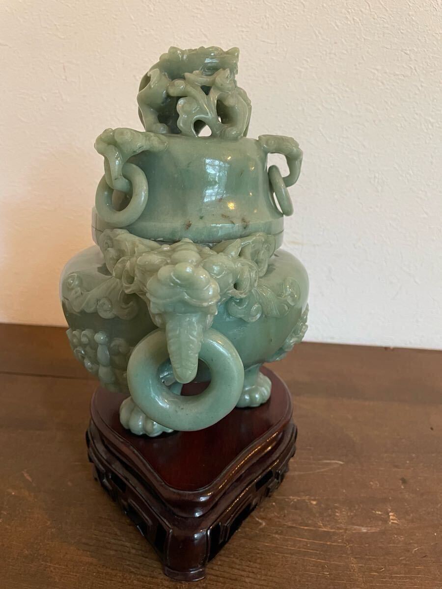 中国古玩 翡翠玉石 彫刻 天球龍耳透彫遊環付 香炉 唐木台付 高