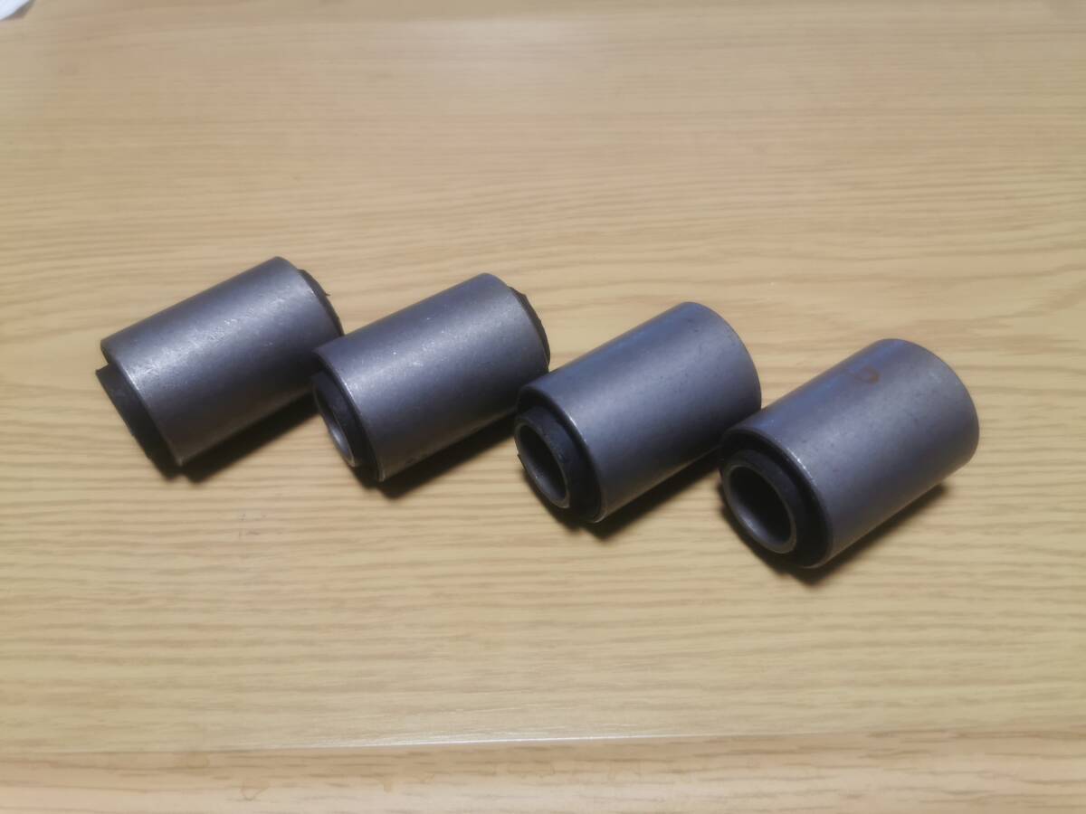  新品未使用　S30 S31 フェアレディZ リアトランスバーアウターブシュ ロアアーム 240ZG PS30 L24 L20 L26 260Z L型 ダットサン S20 L6 _画像1