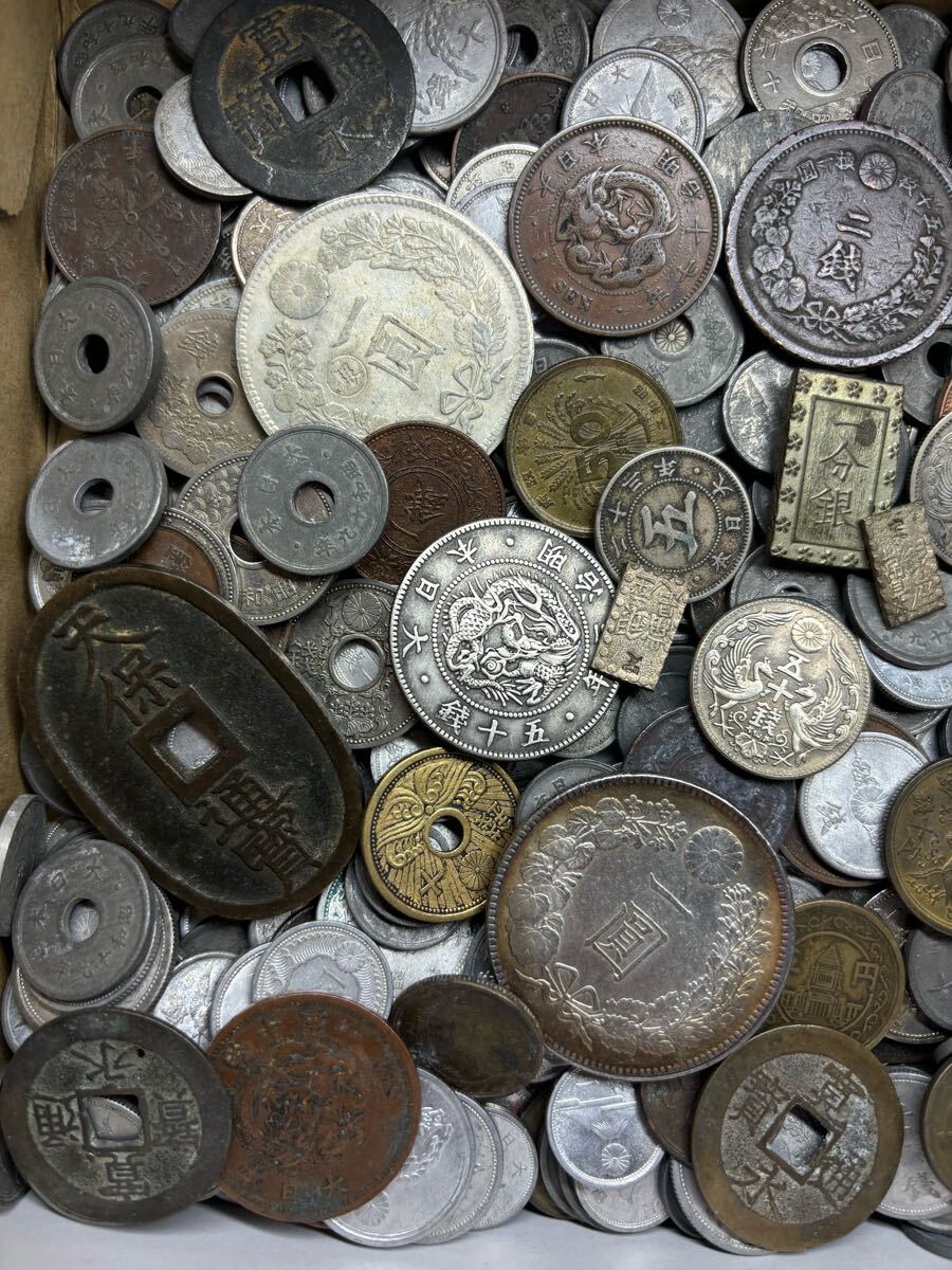 日本古銭まとめ1.8kg 銀貨 銅貨 一分銀 穴銭 天保通宝 龍図旭日 日本古銭まとめ1.8kg 銀貨 銅貨 一分銀 穴銭 天保通宝 龍図旭日