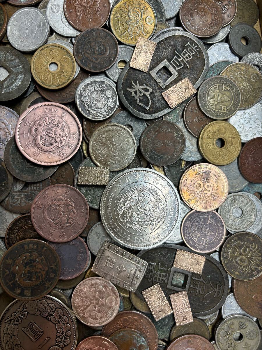 日本古銭まとめ約1.7kg 鳳凰50銭銀貨龍図貨幣一分銀一朱銀 天保 日本古銭まとめ約1.7kg 鳳凰50銭銀貨龍図貨幣一分銀一朱銀 天保