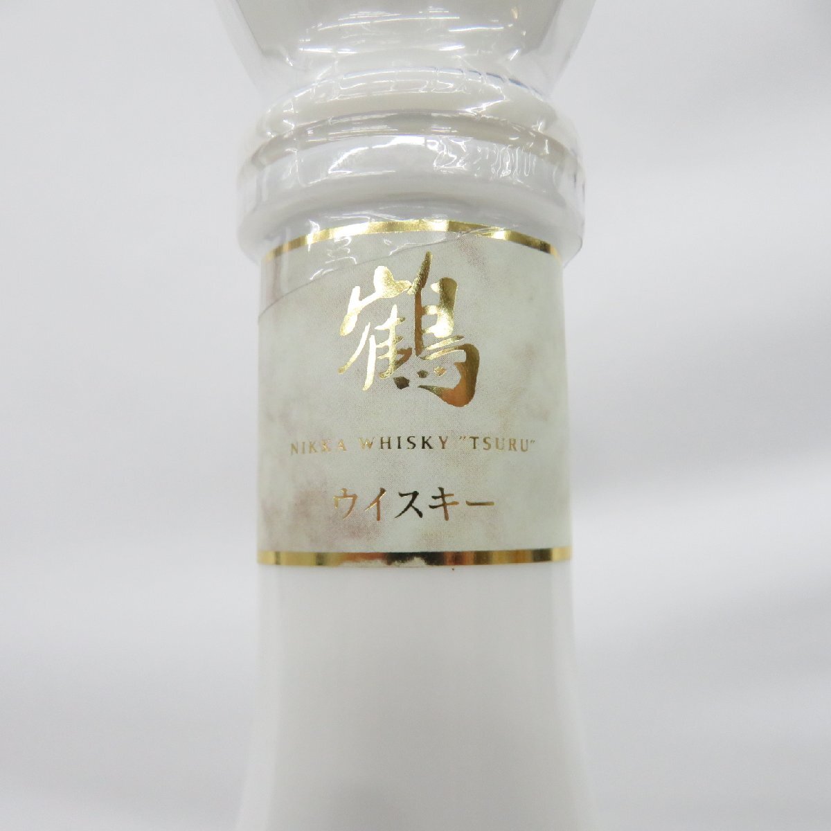 未開栓】NIKKA ザ・ニッカ 鶴 陶器ボトル ウイスキー 700ml 43 未開栓】NIKKA ザ・ニッカ 鶴 陶器ボトル ウイスキー 700ml 43