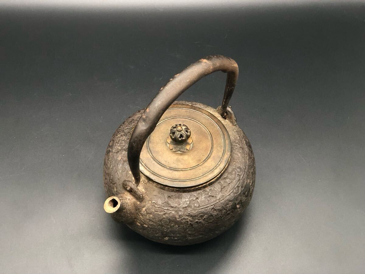 煎茶道具 時代物 古作 鉄瓶 釜師 龍文堂造 銅蓋 岩肌(鉄瓶 煎茶道具 時代物 古作 鉄瓶 釜師 龍文堂造 銅蓋 岩肌(鉄瓶