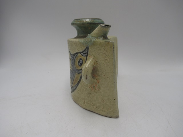〓117)やちむん 抱瓶 魚紋 酒器 酒瓶 琉球陶器 ξ(壺屋)|売買 〓117)やちむん 抱瓶 魚紋 酒器 酒瓶 琉球陶器 ξ(壺屋)|売買