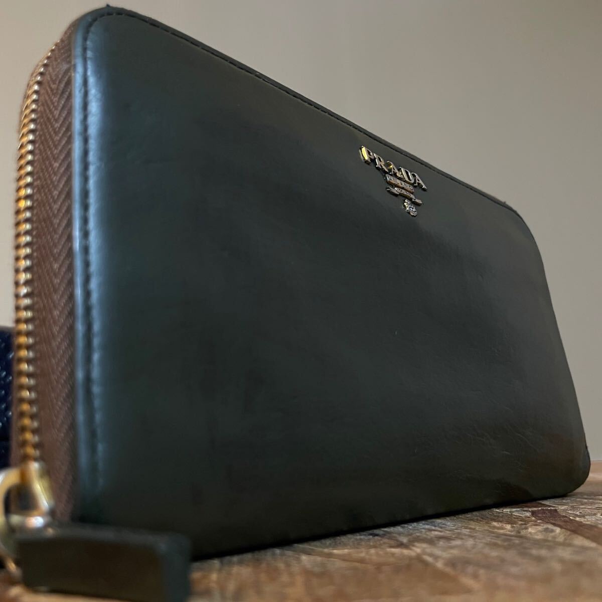 一円 美品 PRADA プラダ ラウンドファスナー サフィアーノレザー 一円 美品 PRADA プラダ ラウンドファスナー サフィアーノレザー