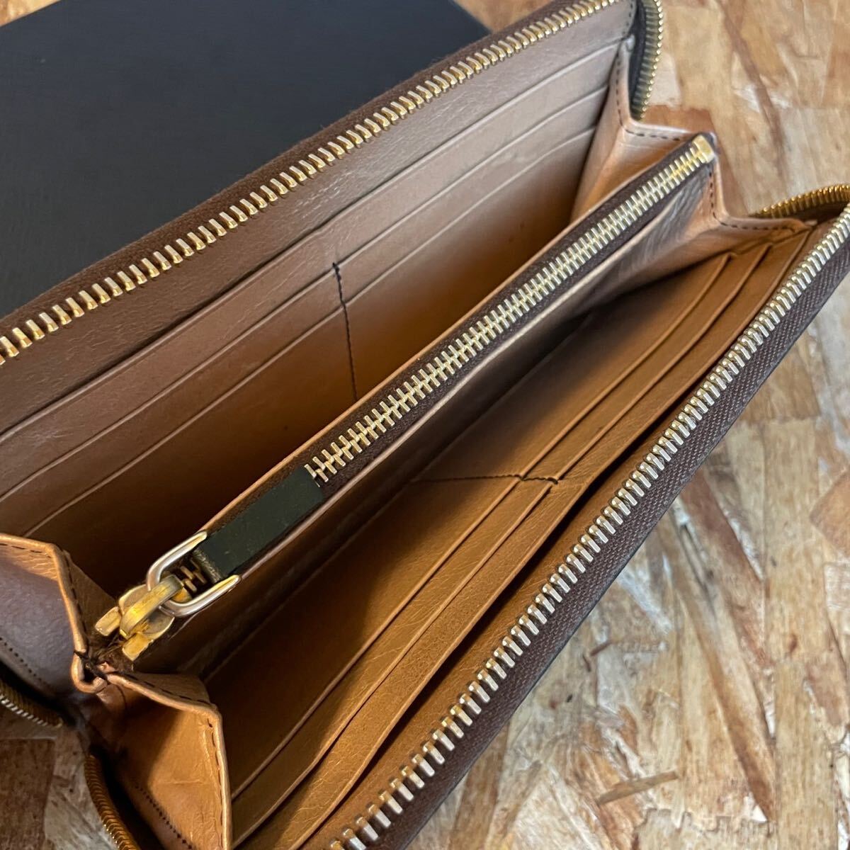 一円 美品 PRADA プラダ ラウンドファスナー サフィアーノレザー 一円 美品 PRADA プラダ ラウンドファスナー サフィアーノレザー