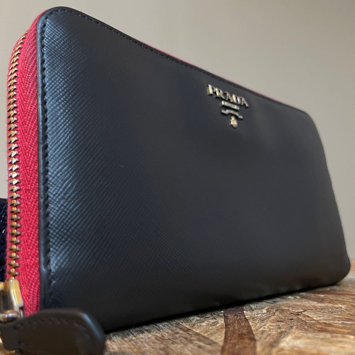 1円 美品 PRADA プラダ サフィアーノレザー ラウンドファスナー 1円 美品 PRADA プラダ サフィアーノレザー ラウンドファスナー