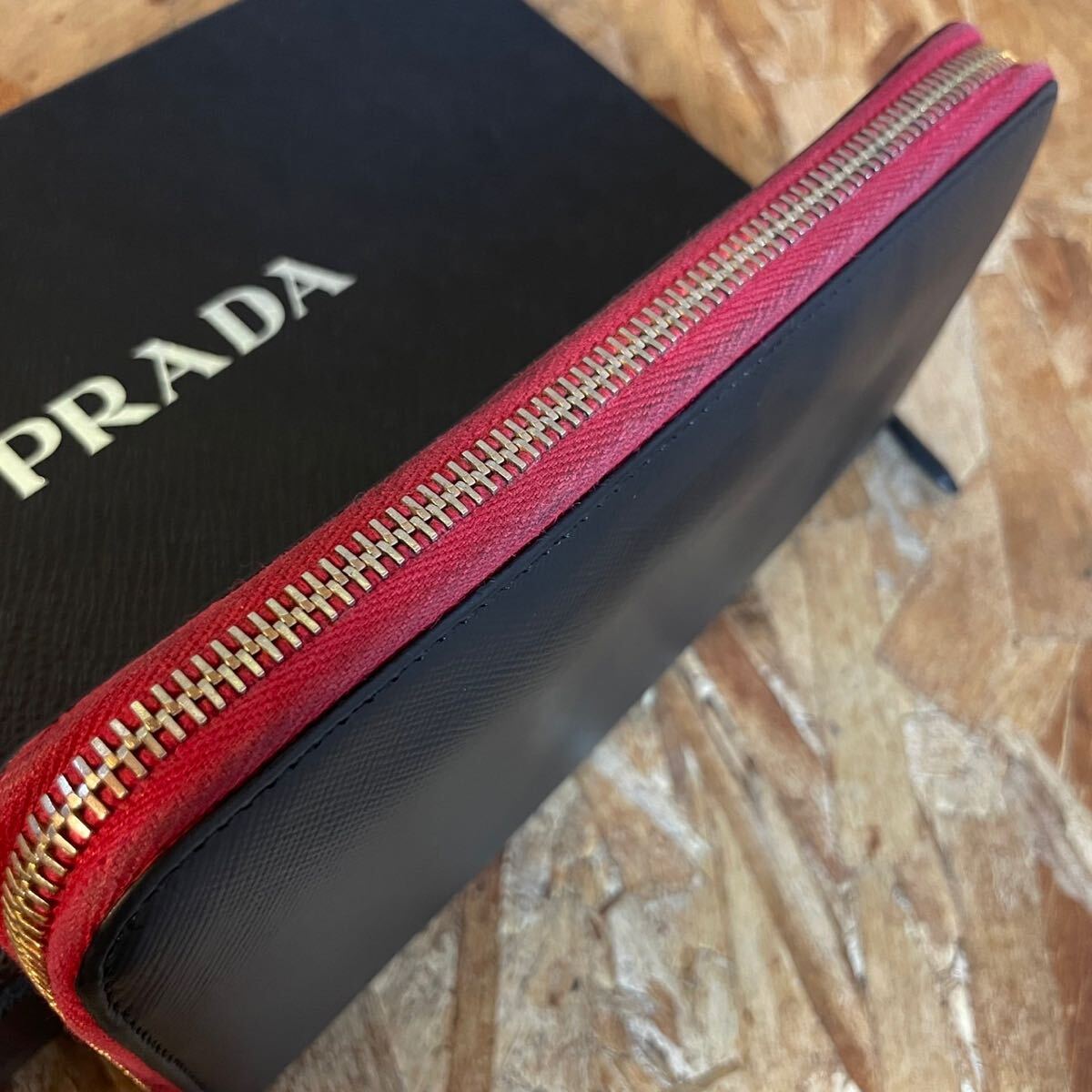 1円 美品 PRADA プラダ サフィアーノレザー ラウンドファスナー 1円 美品 PRADA プラダ サフィアーノレザー ラウンドファスナー