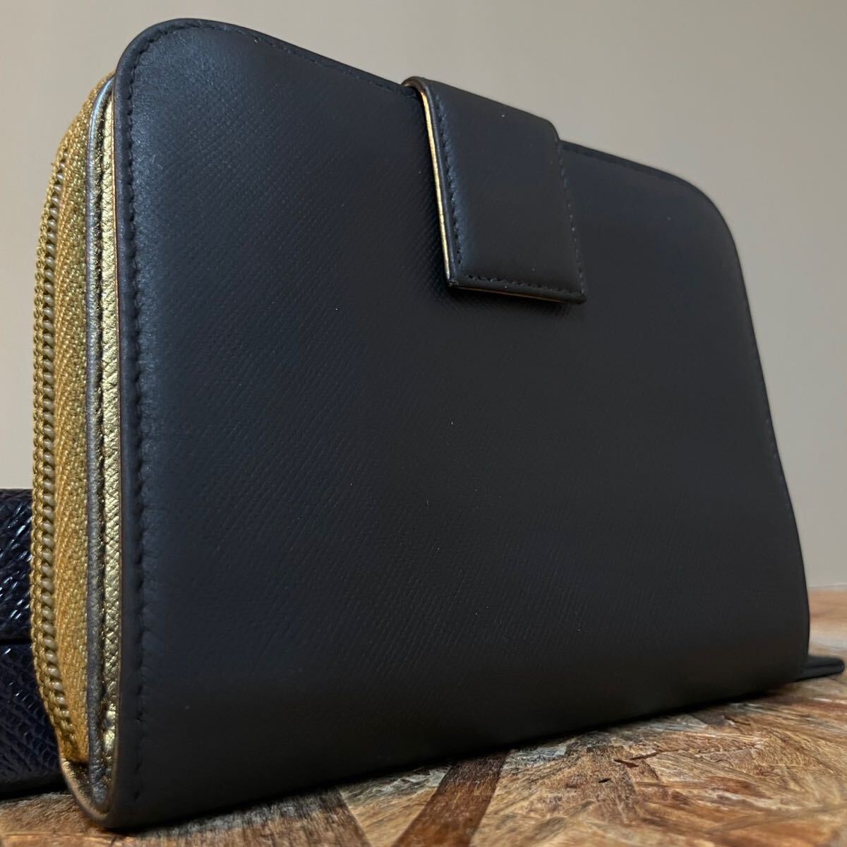 1円 美品 PRADA プラダ サフィアーノレザー ラウンドファスナー 1円 美品 PRADA プラダ サフィアーノレザー ラウンドファスナー