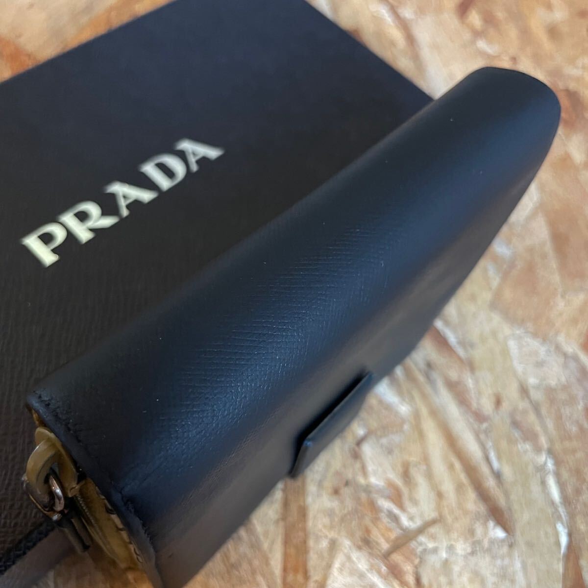 1円 美品 PRADA プラダ サフィアーノレザー ラウンドファスナー 1円 美品 PRADA プラダ サフィアーノレザー ラウンドファスナー