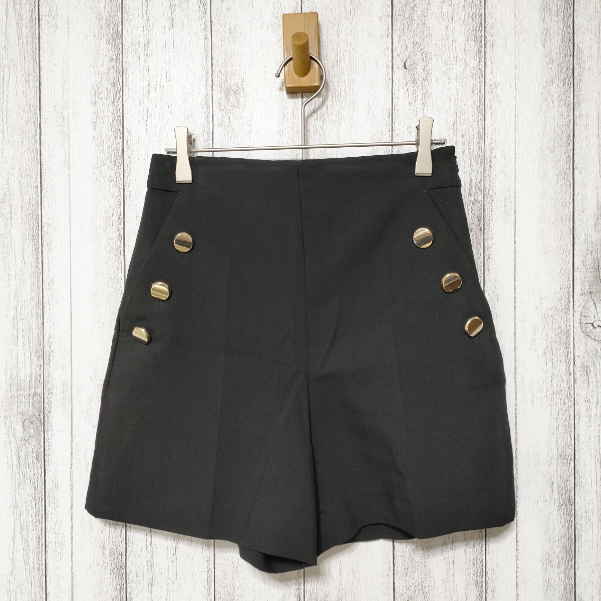 ZARA ザラ (XS) ショートパンツ ゴールドボタン｜Yahoo!フリマ