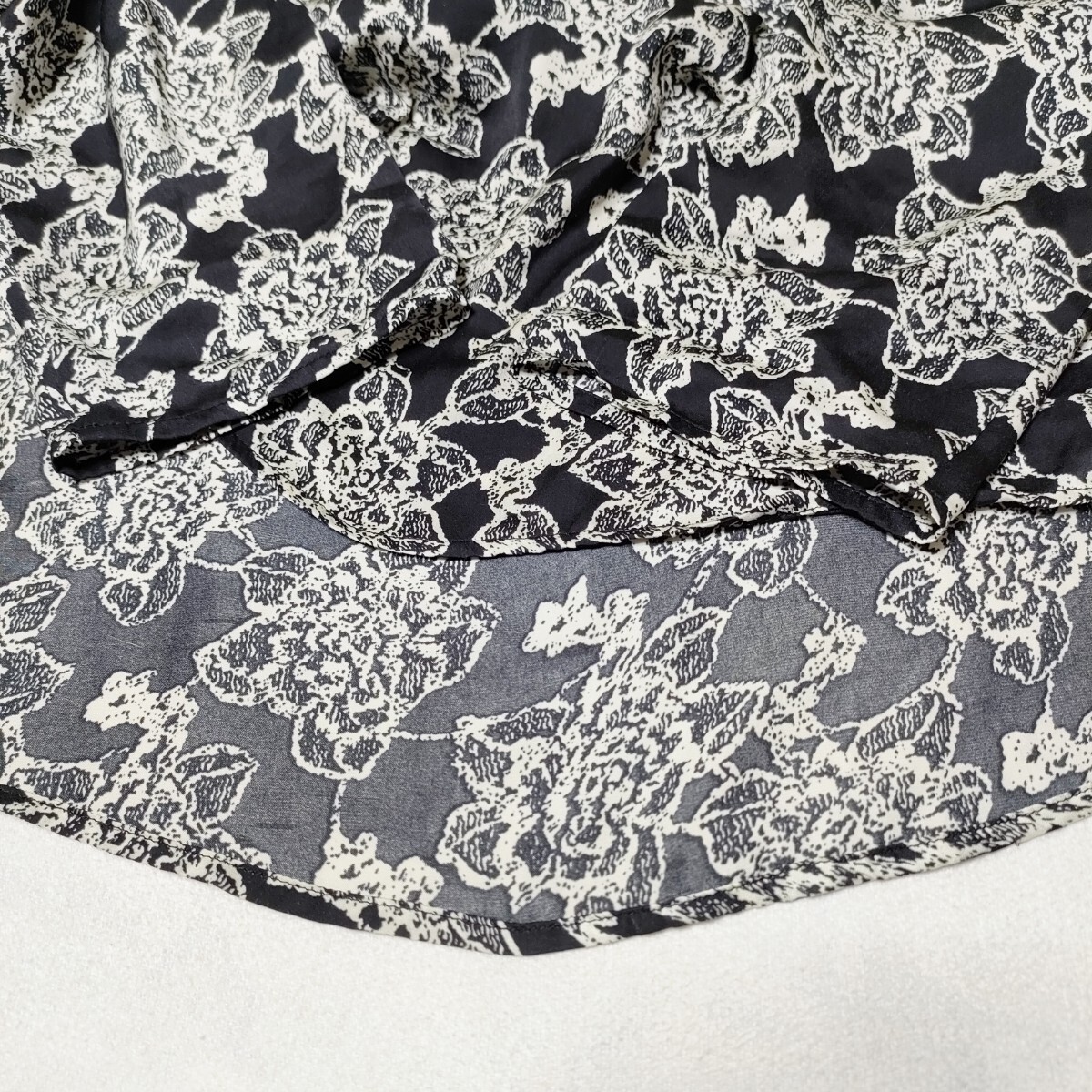 AZUL by moussy　アズール　(S)　花柄 長袖トップス