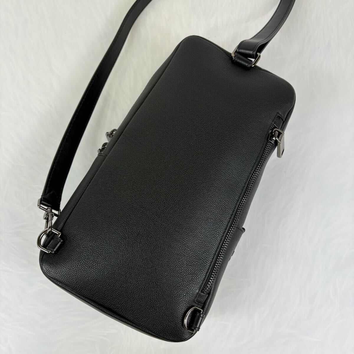 現行モデル!! ほぼ未使用!! 付属品完備!!】BALLY バリー ボディ 現行モデル!! ほぼ未使用!! 付属品完備!!】BALLY バリー ボディ