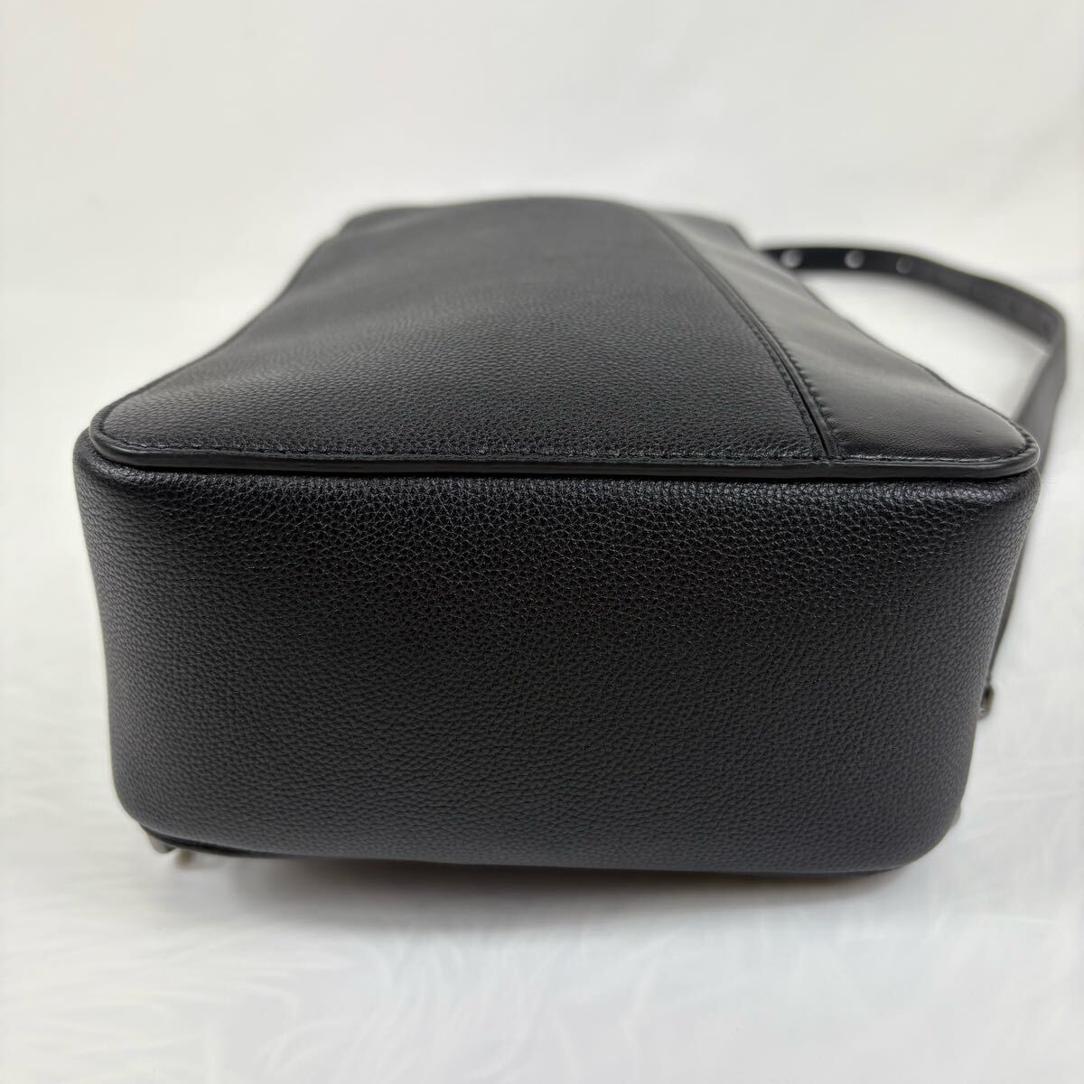 現行モデル!! ほぼ未使用!! 付属品完備!!】BALLY バリー ボディ 現行モデル!! ほぼ未使用!! 付属品完備!!】BALLY バリー ボディ