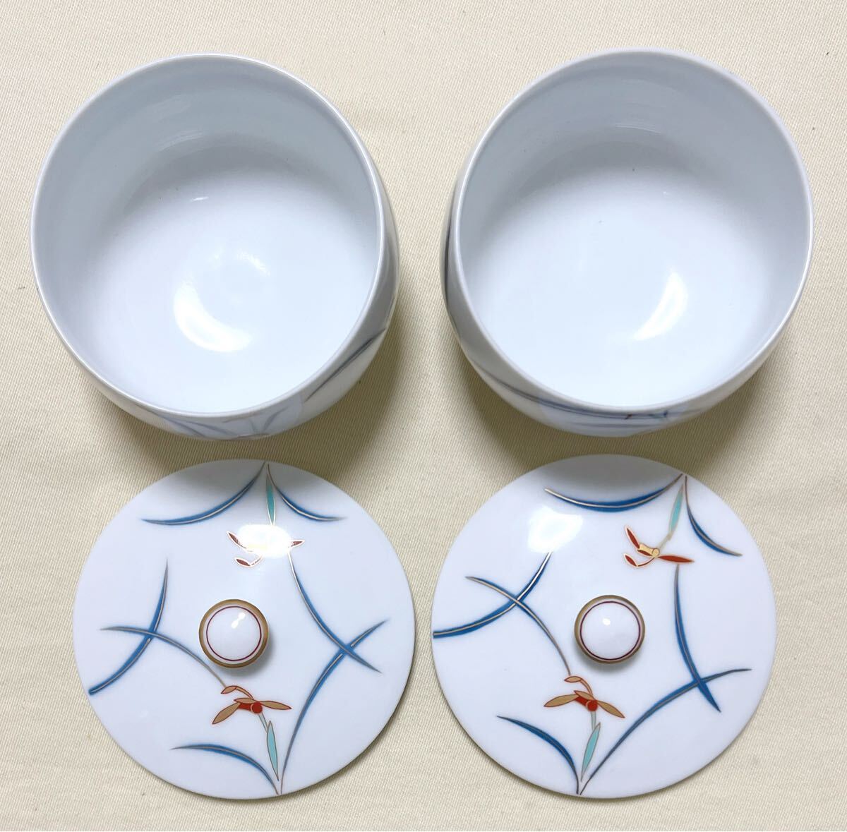 新品 美術有田焼 香蘭社 金彩上品な蘭柄 急須&蓋付き湯呑5個 新品 美術有田焼 香蘭社 金彩上品な蘭柄 急須&蓋付き湯呑5個