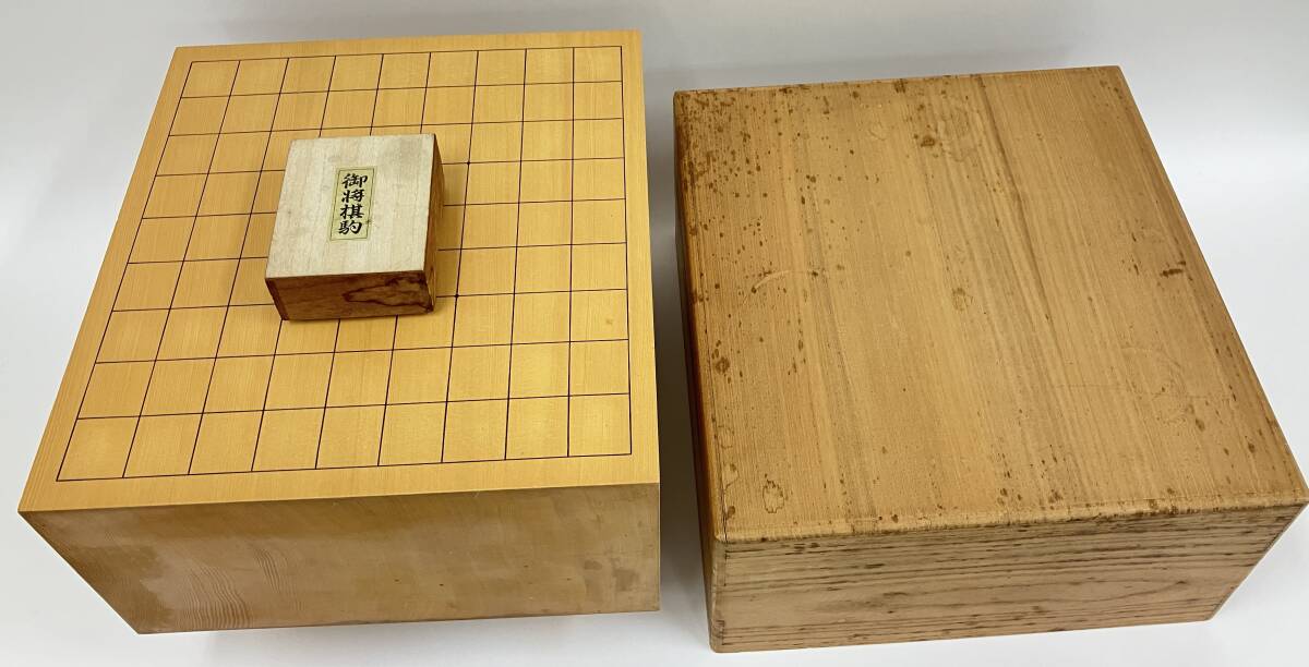 H0414 1円出品 将棋盤 将棋駒 へそ付き 脚付き 約 37.5×34×17.5 H0414 1円出品 将棋盤 将棋駒 へそ付き 脚付き 約 37.5×34×17.5
