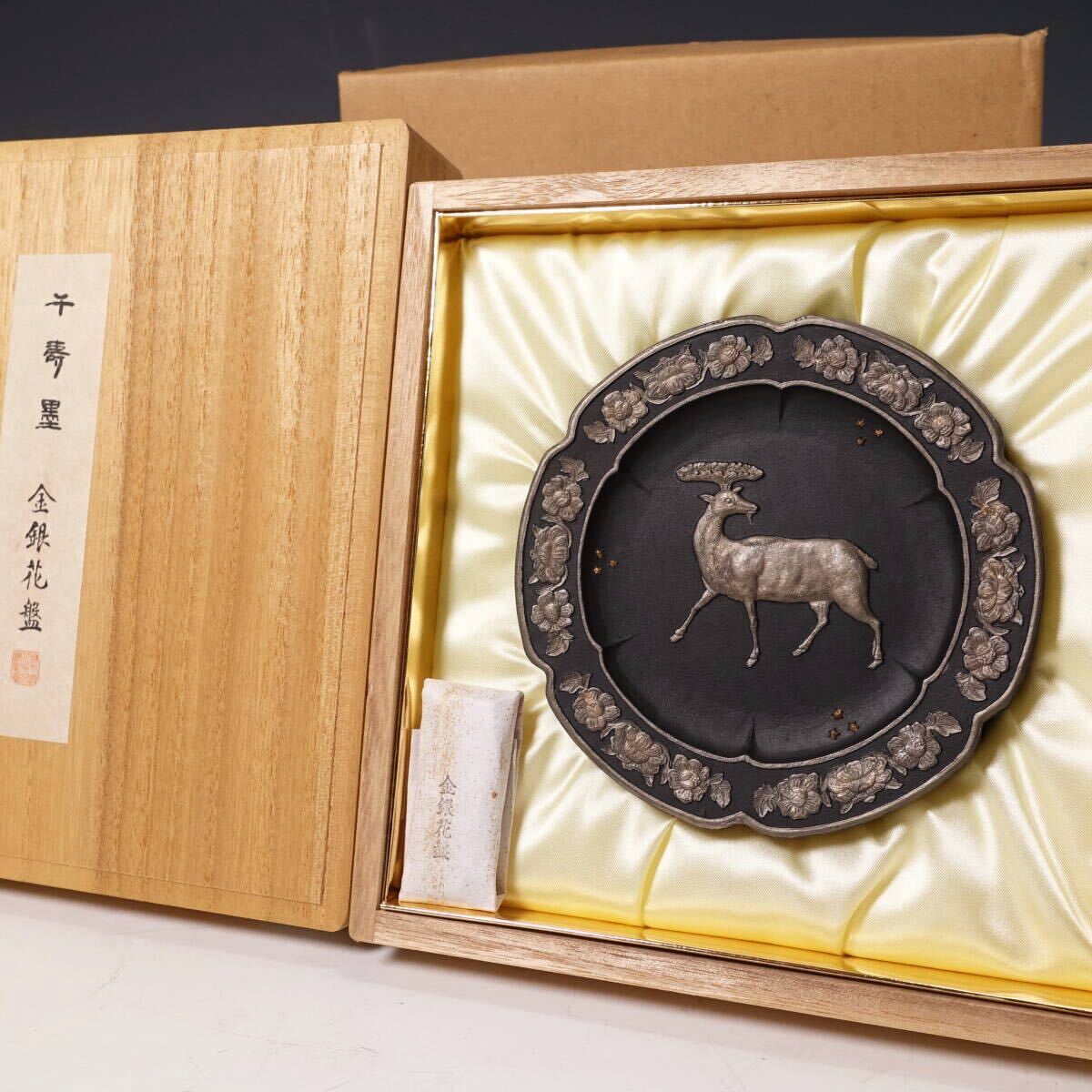 未使用】呉竹精昇堂 千壽墨③ 千寿墨 No.157『金銀花盤』正倉院 未使用】呉竹精昇堂 千壽墨③ 千寿墨 No.157『金銀花盤』正倉院