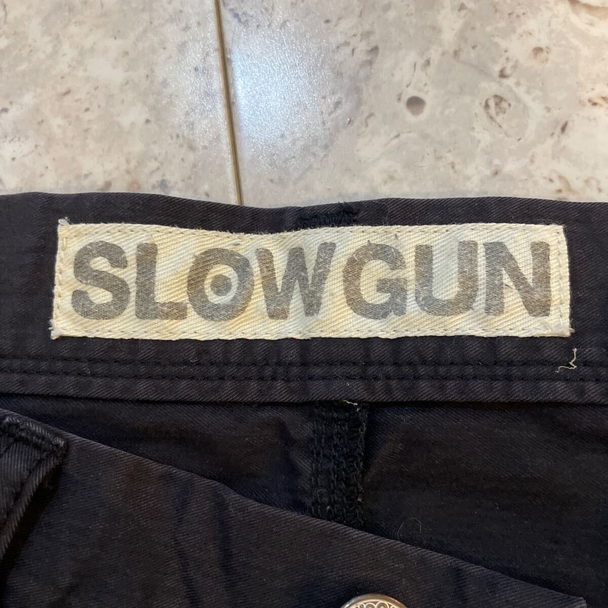 サイズ1 良好 SLOWGUN スローガン 膝立体裁断 デザインブラックパンツ 日本製 パッチワーク ボタンフライ タイト 綿70% ナイロン30%_画像5