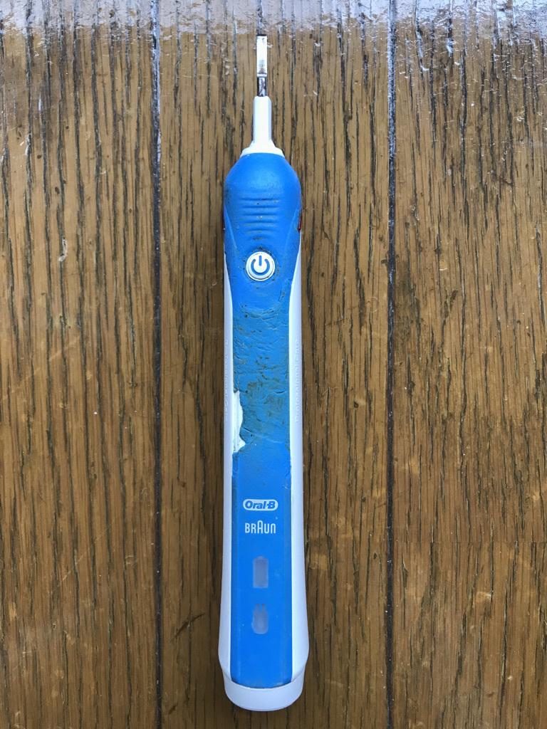 【ジャンク】Braun Oral-B Professional Care 2000 電動歯ブラシ本體 D20.514.2N
