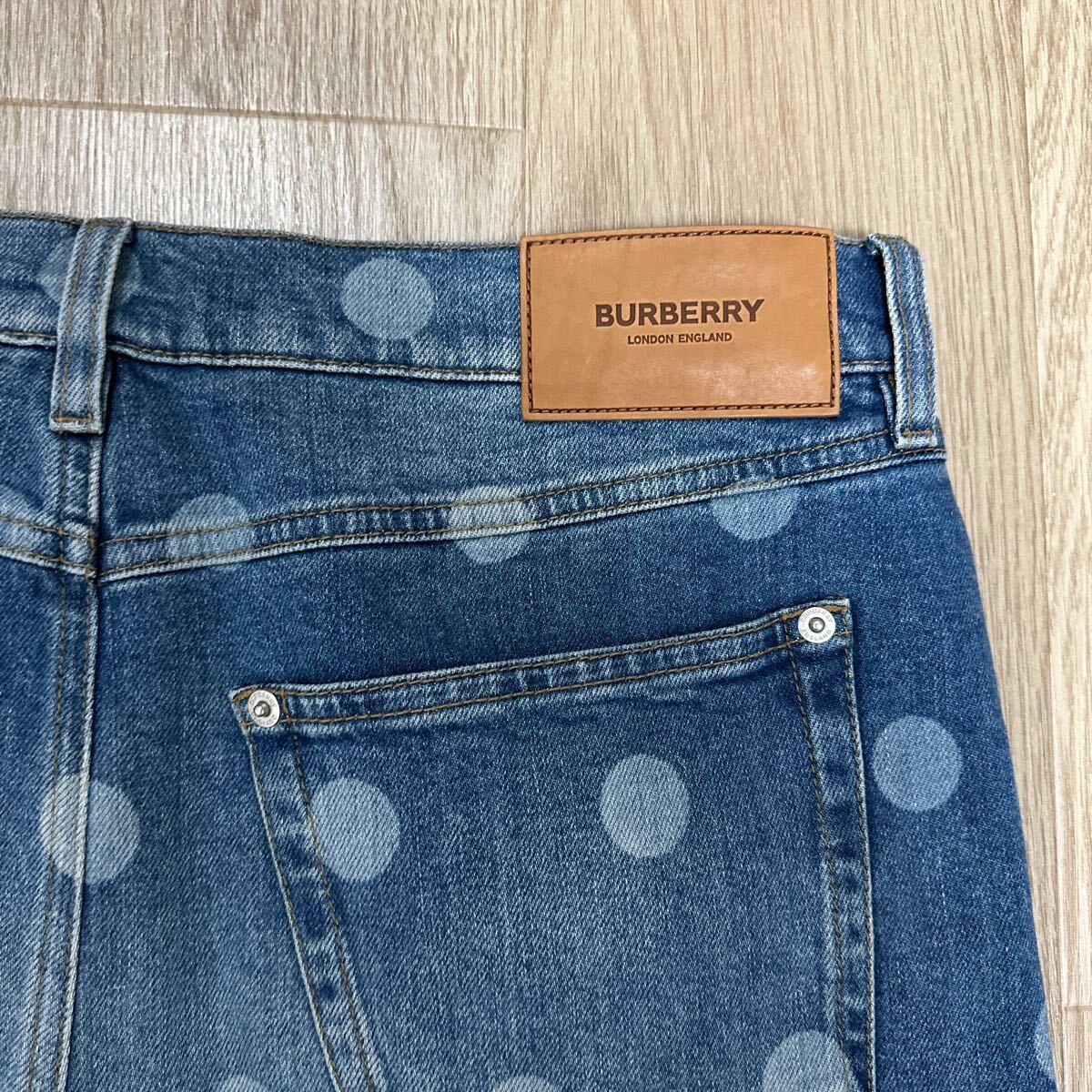 極美品】BURBERRY LONDON ENGLAND バーバリー 現行品 ドット柄 極美品】BURBERRY LONDON ENGLAND バーバリー 現行品 ドット柄