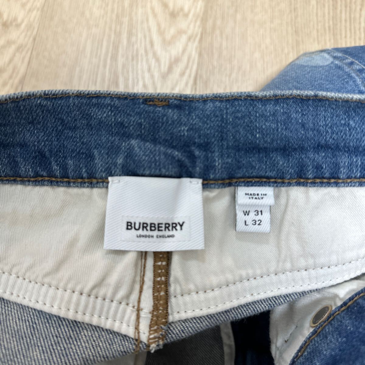極美品】BURBERRY LONDON ENGLAND バーバリー 現行品 ドット柄 極美品】BURBERRY LONDON ENGLAND バーバリー 現行品 ドット柄