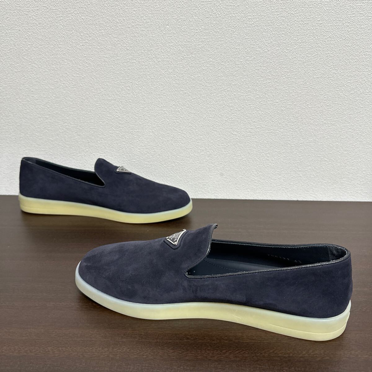 新品】PRADA プラダ トライアングルロゴ スエード レザー 新品】PRADA プラダ トライアングルロゴ スエード レザー