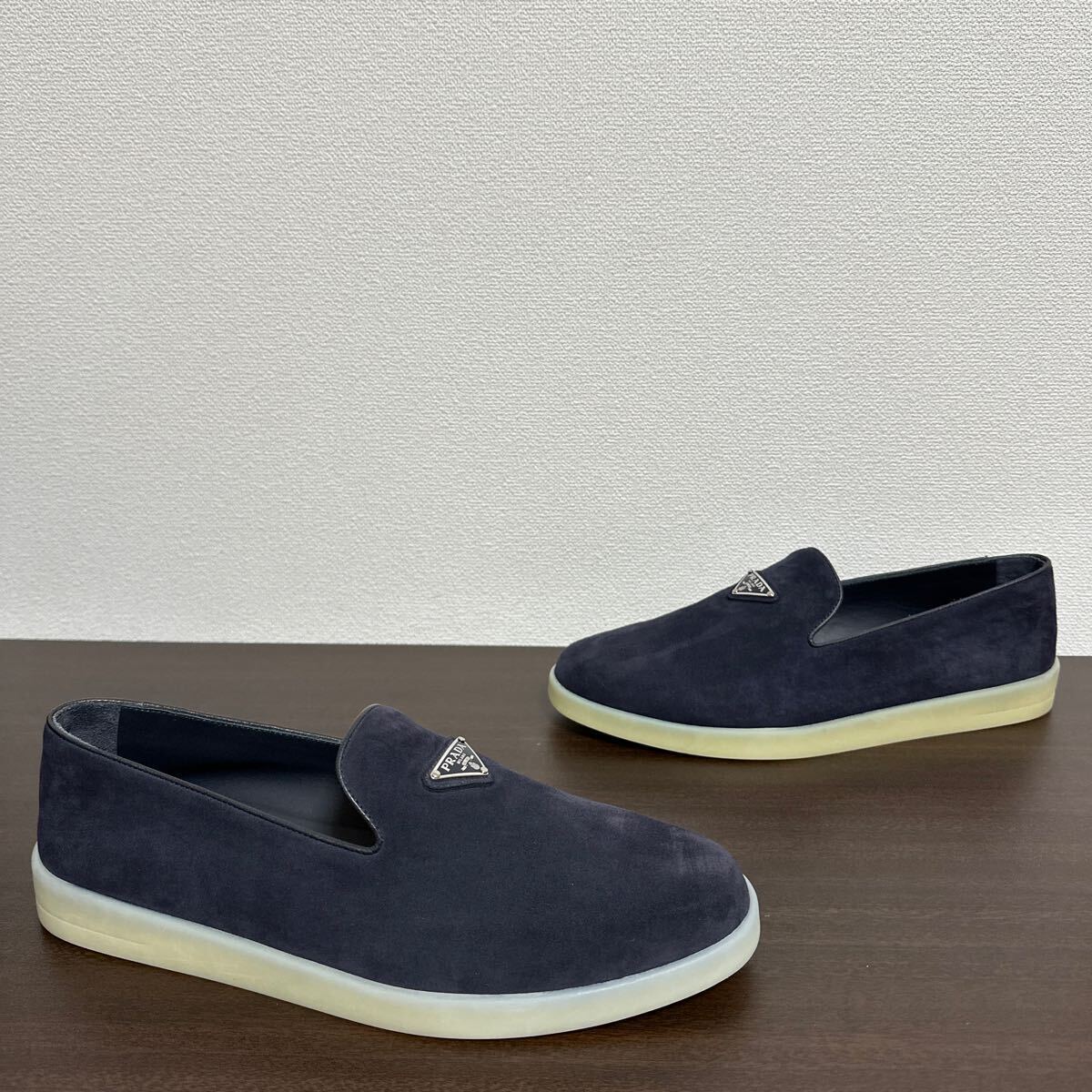 新品】PRADA プラダ トライアングルロゴ スエード レザー 新品】PRADA プラダ トライアングルロゴ スエード レザー