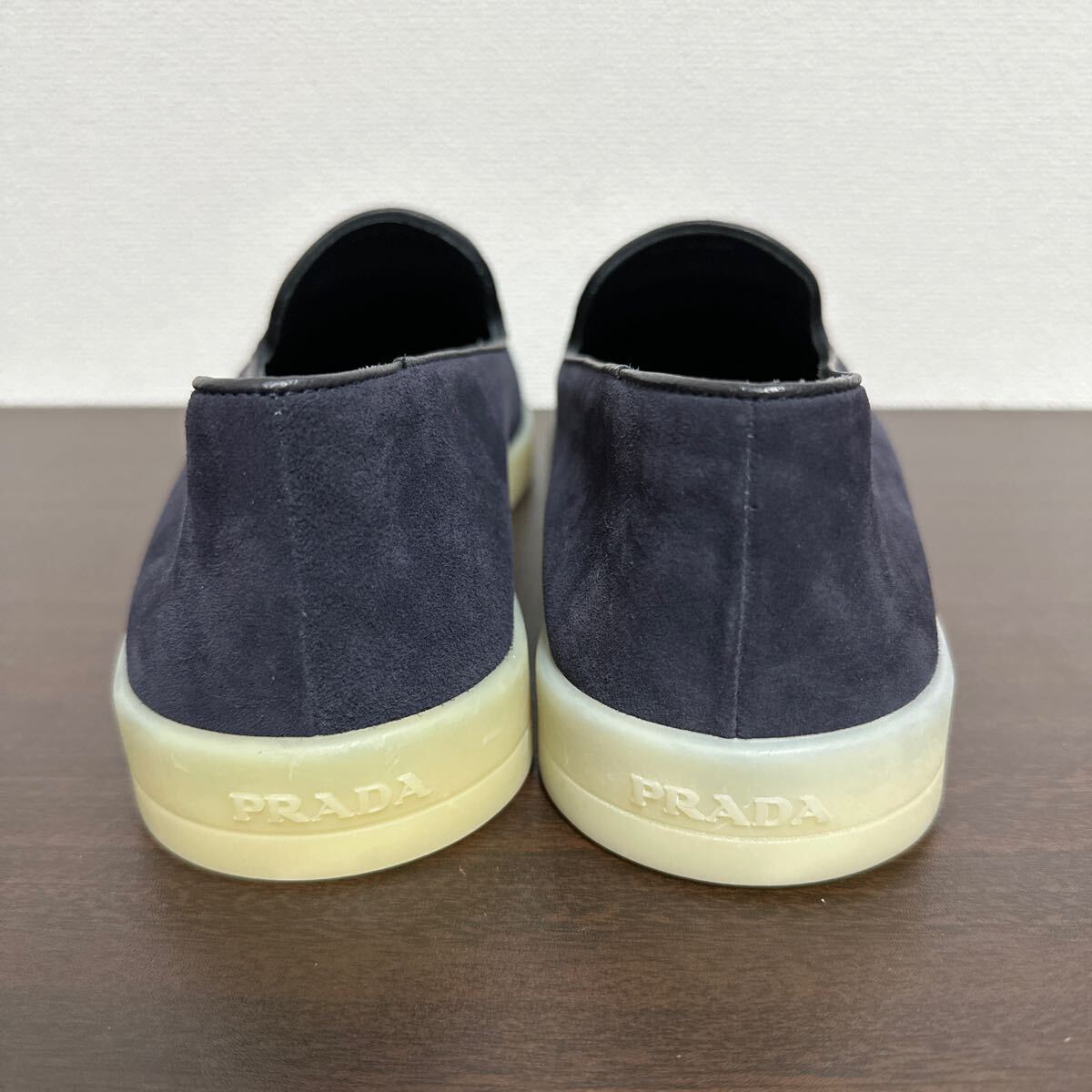 新品】PRADA プラダ トライアングルロゴ スエード レザー 新品】PRADA プラダ トライアングルロゴ スエード レザー