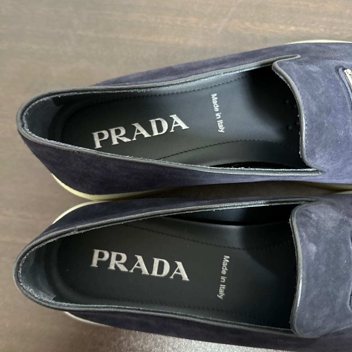 新品】PRADA プラダ トライアングルロゴ スエード レザー 新品】PRADA プラダ トライアングルロゴ スエード レザー