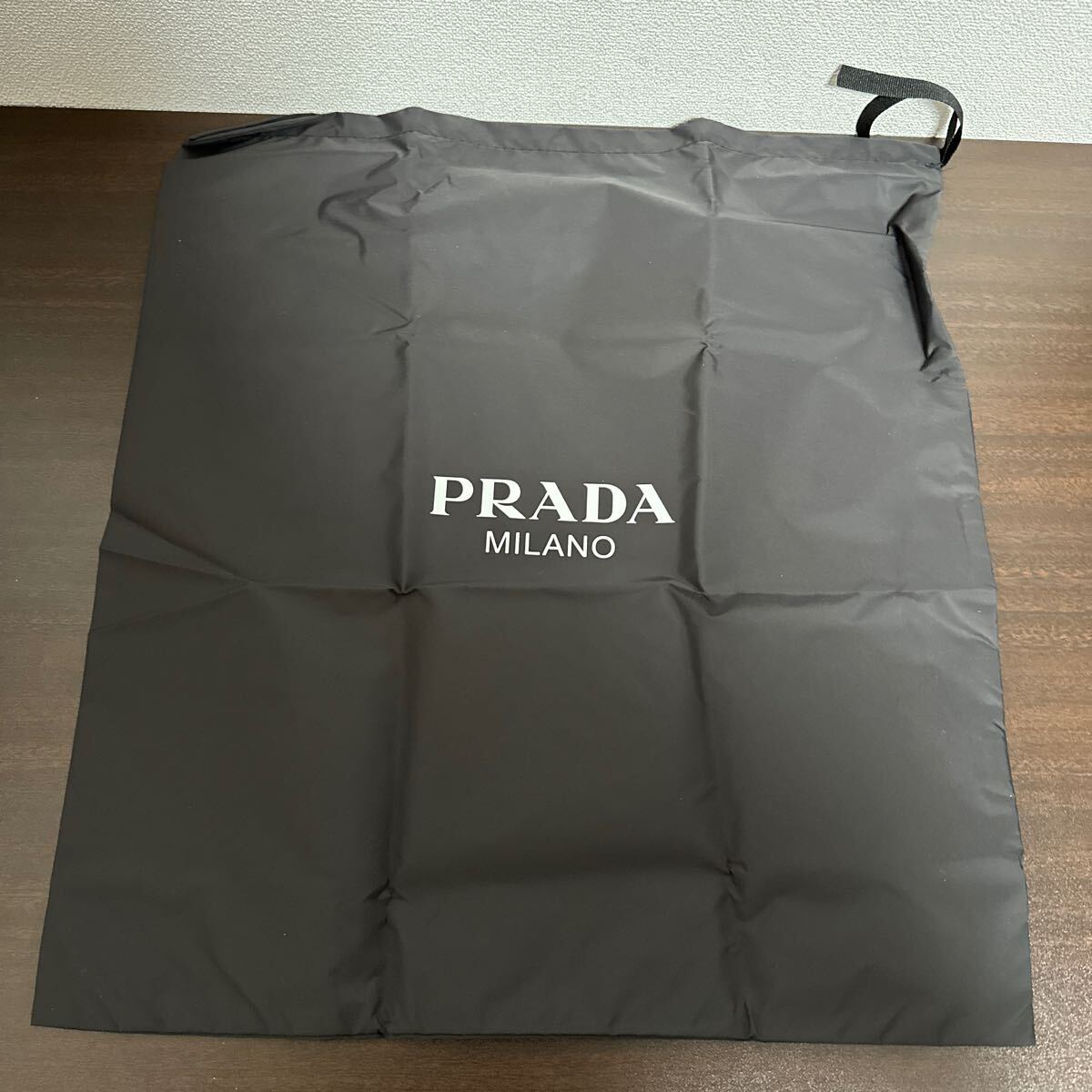 新品】PRADA プラダ トライアングルロゴ スエード レザー 新品】PRADA プラダ トライアングルロゴ スエード レザー