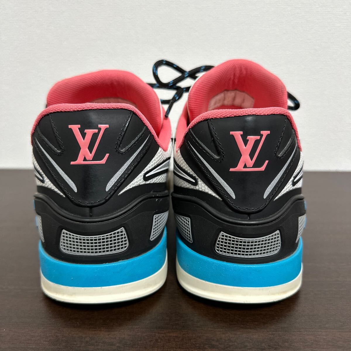 LOUIS VUITTON ルイヴィトン LVスプリントライン LVロゴ LOUIS VUITTON ルイヴィトン LVスプリントライン LVロゴ