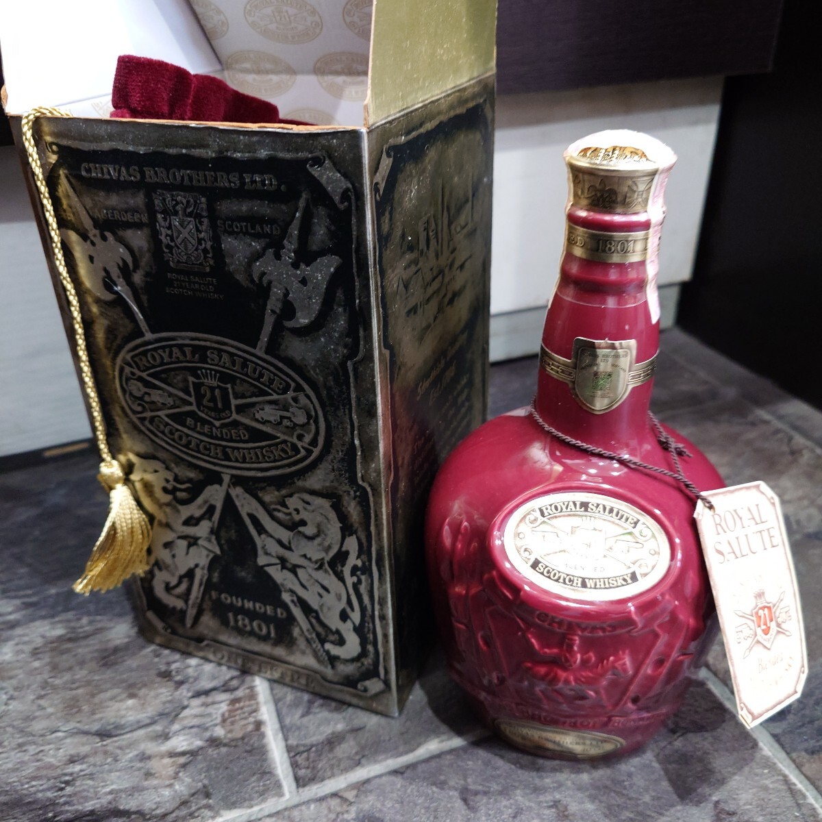 ☆1円〜 古酒・未開栓 ロイヤルサルート ROYAL SALUTE 21年 陶器 ☆1円〜 古酒・未開栓 ロイヤルサルート ROYAL SALUTE 21年 陶器