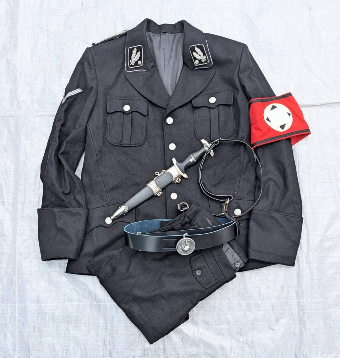 旧ドイツ軍 レプリカ軍服 腕章 ベルト 短剣 セット 親衛隊 第二 旧ドイツ軍 レプリカ軍服 腕章 ベルト 短剣 セット 親衛隊 第二