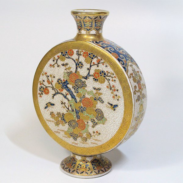 TAKIYA】7555 薩摩焼『薩摩金襴手草花文扁壺』白薩 色絵 花器 TAKIYA】7555 薩摩焼『薩摩金襴手草花文扁壺』白薩 色絵 花器